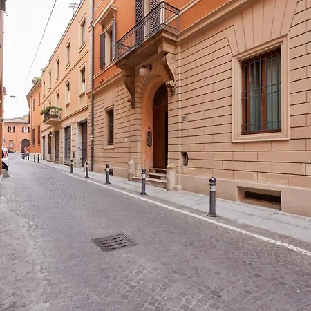 Apartment And Comfy Free Netflix And Bologna