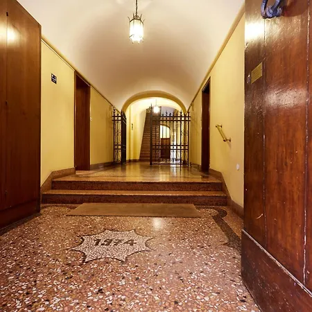 Apartment And Comfy Free Netflix And Bologna